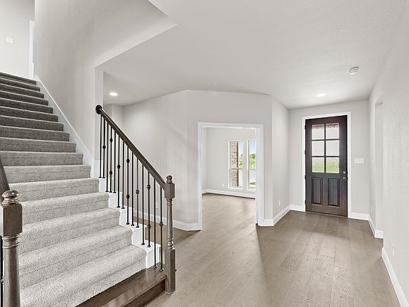 3rd image of 1613 Radecke Rd