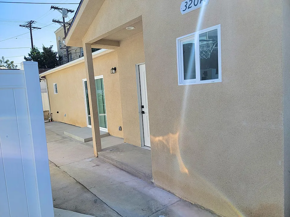 320 Vine St