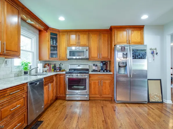 14 Ash Ln, Randolph, NJ 07869
