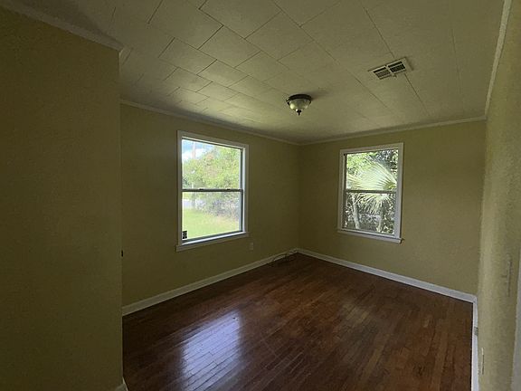 3rd image of 517 Lakewood Rd