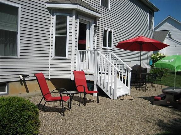 5th image of 42 Wallflower Dr