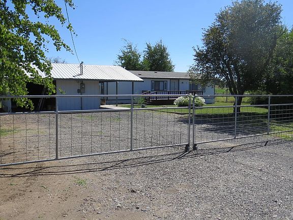 2nd image of 152 NE McKee Dr