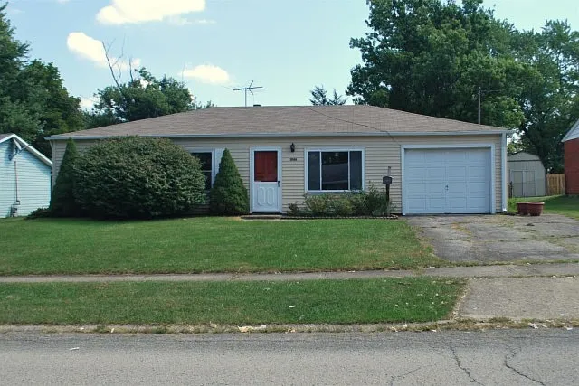 1046 Sheffield Dr photo 1