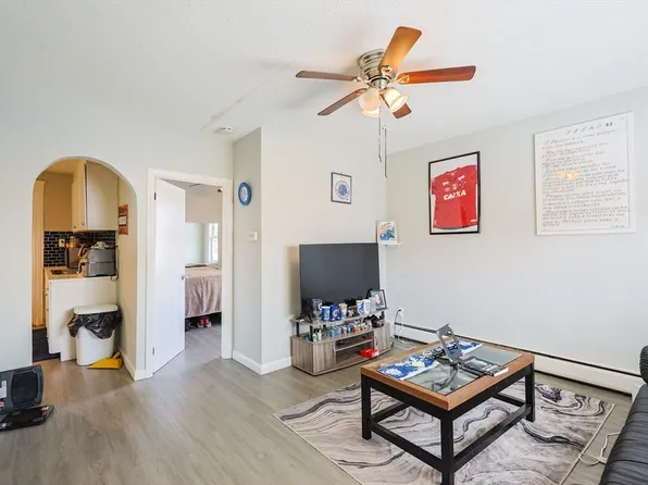 104 Oak St #1N, Fall River, MA 02720