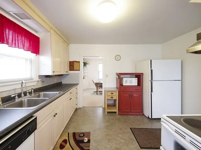 723 S Allen St — Photo 16