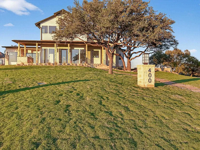 402 Emerald Way — Photo 41