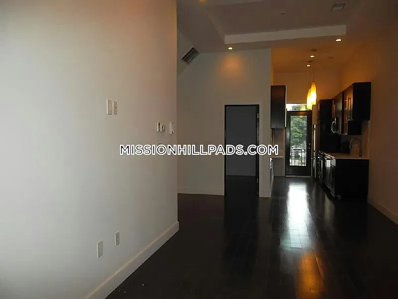 4 bed, 1140 sqft, $7,700 — Photo 3