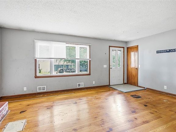 4th image of 7104 N Olive St