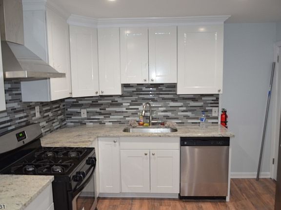 5th image of 17 Centre St #19