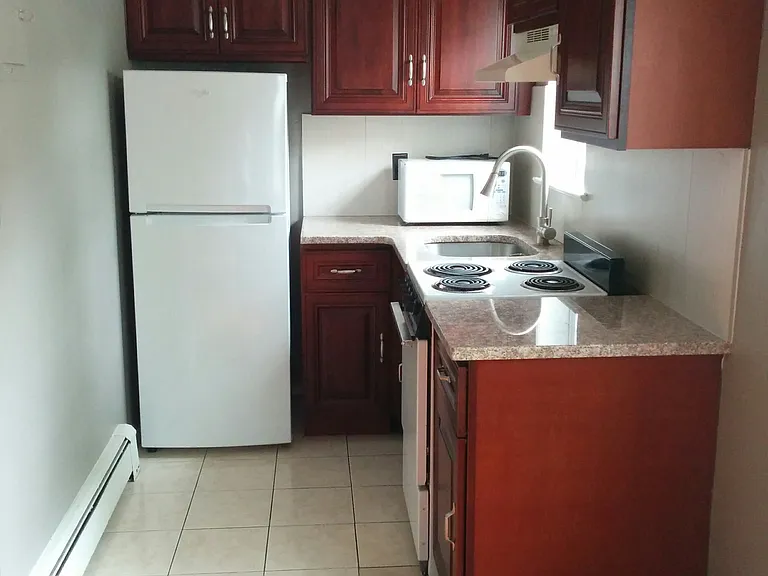 398 Courtland Ave — Photo 1