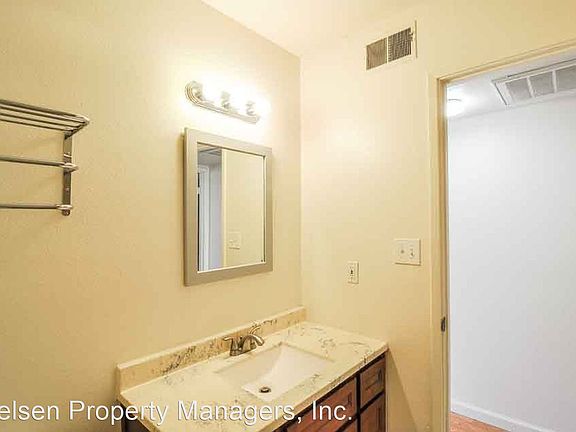 4th image of 3811 H St APT 8