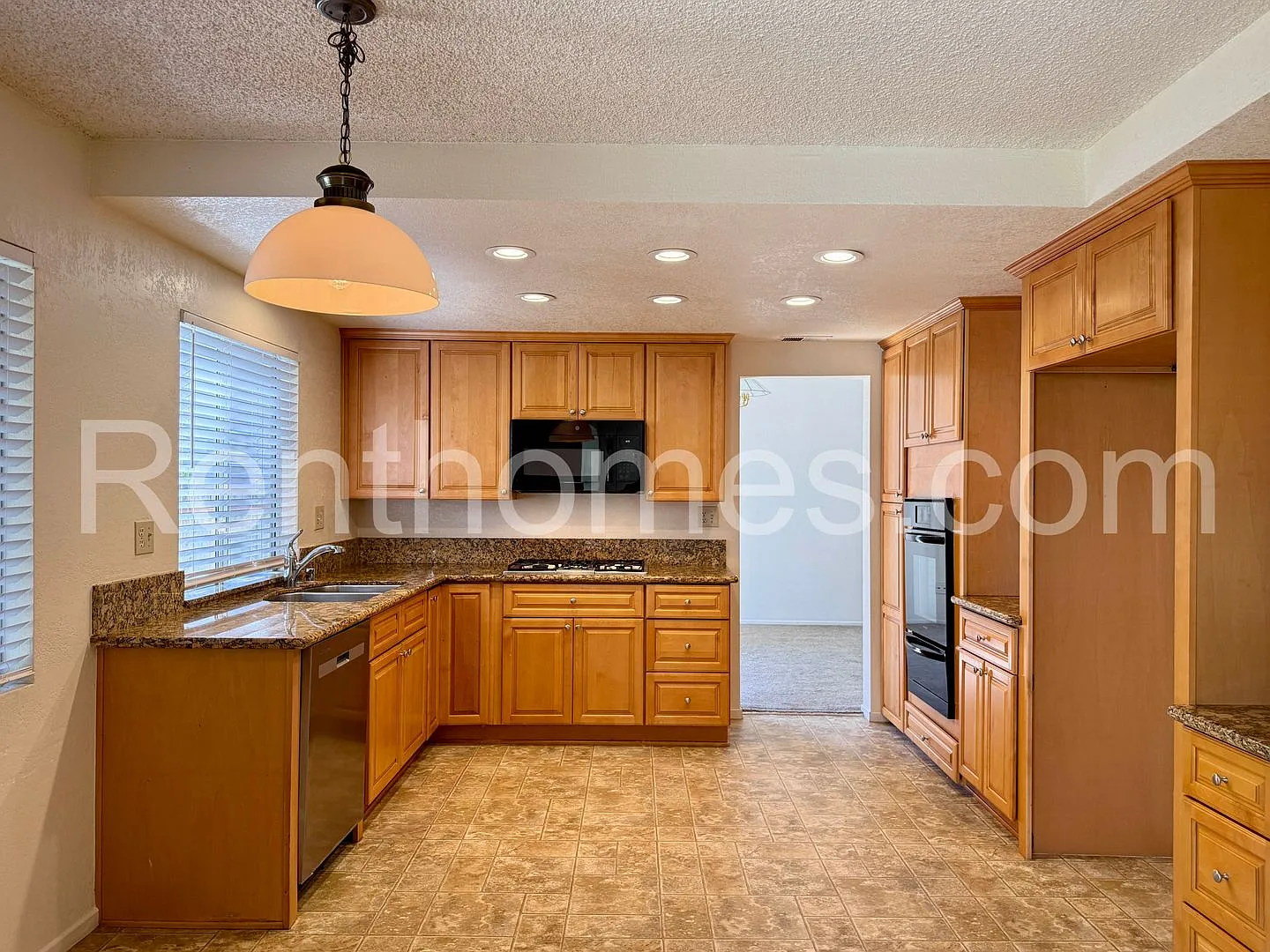 Mira Mesa, 10515 Carrington Drive, Spa w/ Service, Balcony off Primary, 3c garage! — Photo 4