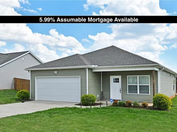 2516 Bluebird Ln, Winston Salem, NC 27106