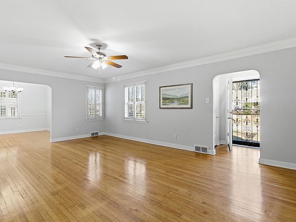 4th image of 3759 Highland Park Pl