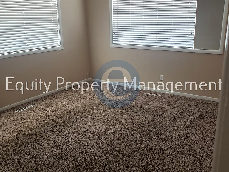10675 S 700 E — Photo 2