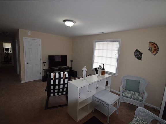 3rd image of 906 Pensacola Ave