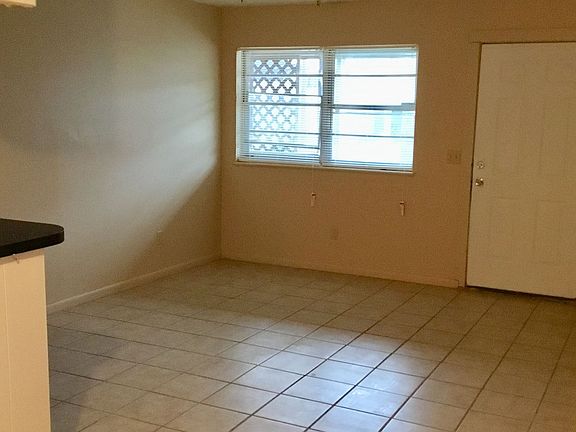 5th image of 1102 N Carol Ln