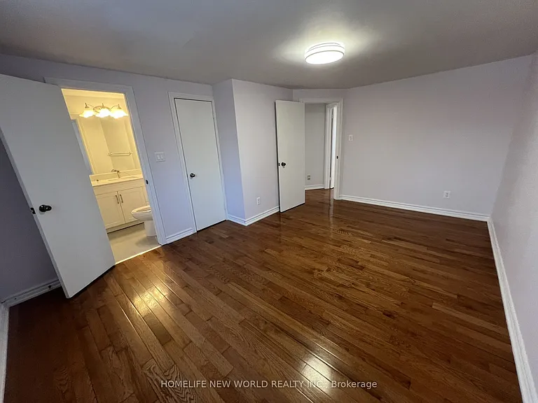 91 Campania Cres — Photo 35