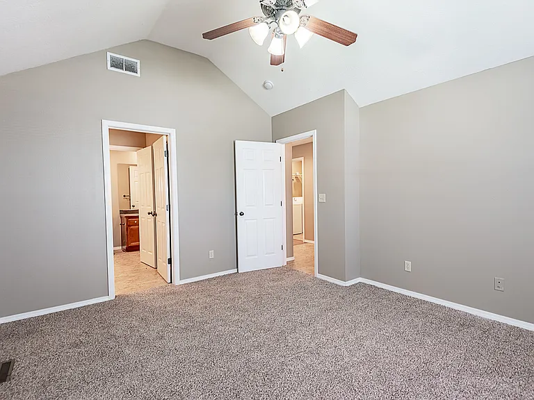 1332 S Lexington Ave — Photo 20