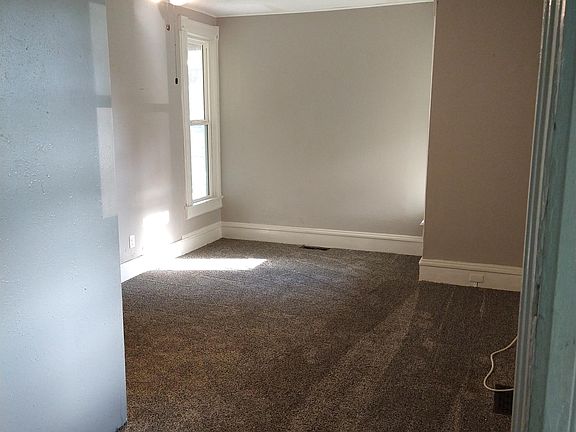 3rd image of 805 W 10th St #1