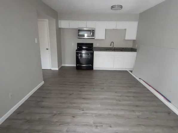 2211 N Elm St #5, Denton, TX 76201