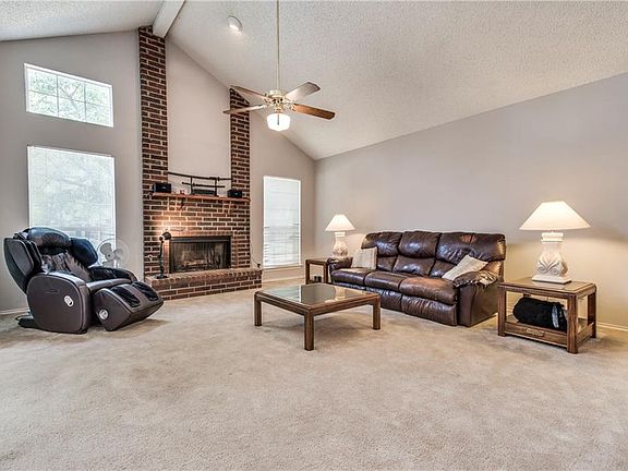 4th image of 990 Little Den Dr