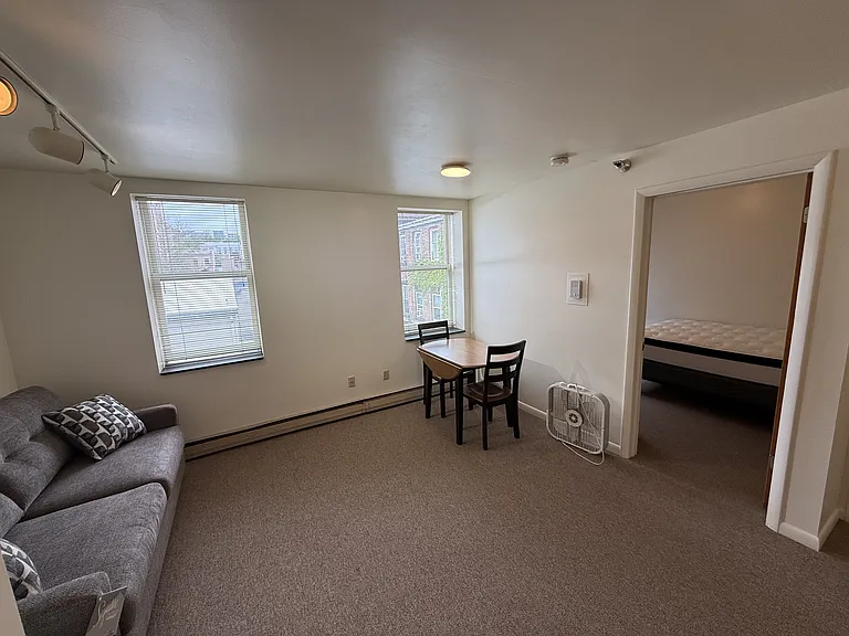 109 N Cayuga St E — Photo 2