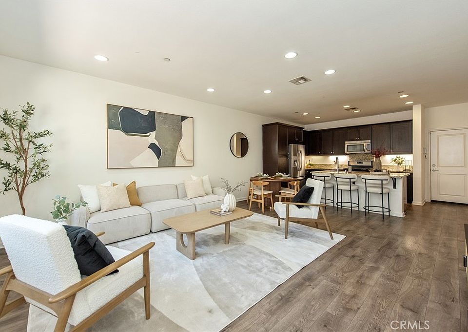 1st image of 725 N Via Dolcetto