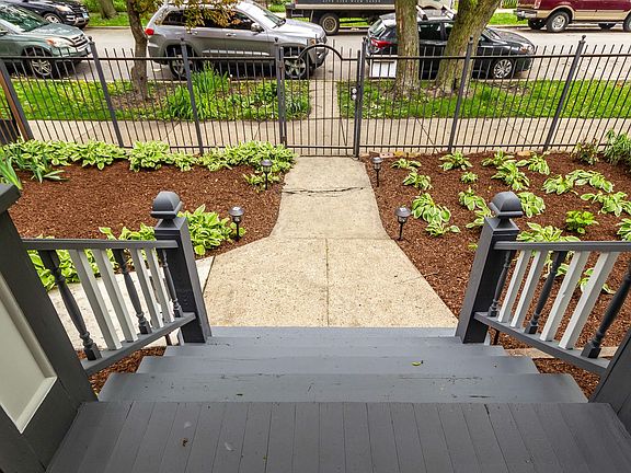 3rd image of 862 N Francisco Ave #1