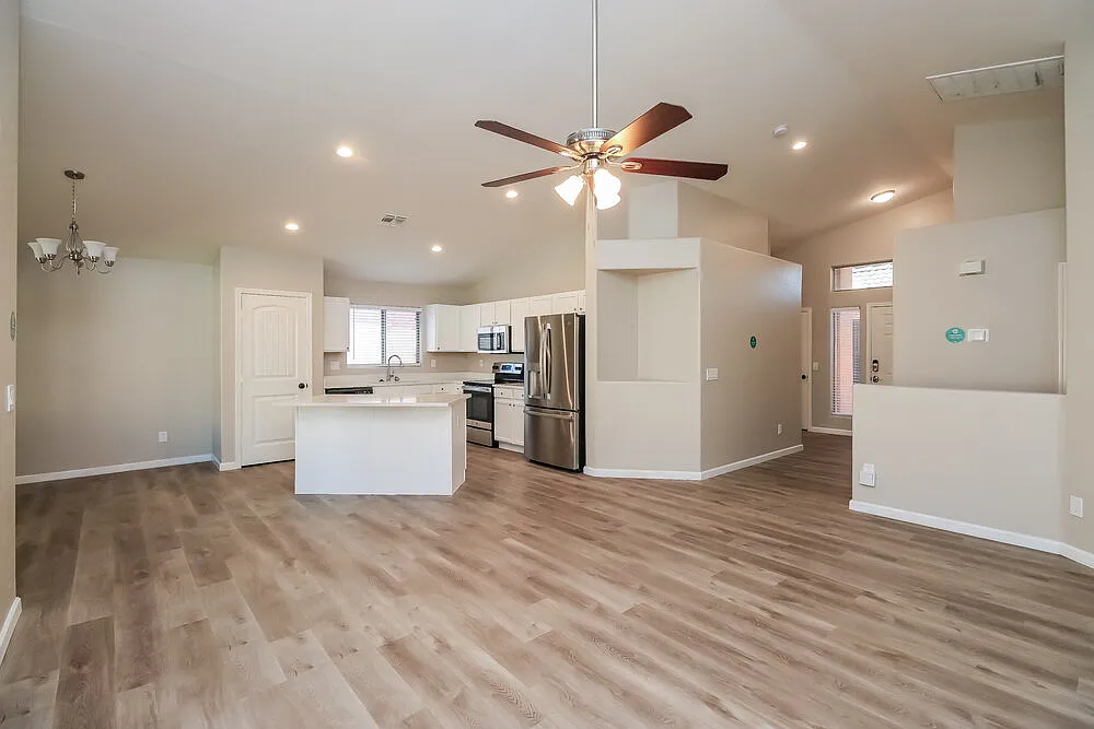 3 bed, 2.0 bath, 1985 sqft, $2,515 — Photo 4