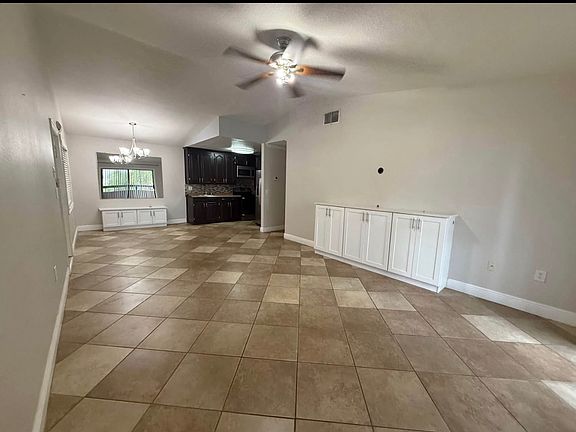5th image of 5075 Vineland Rd #201