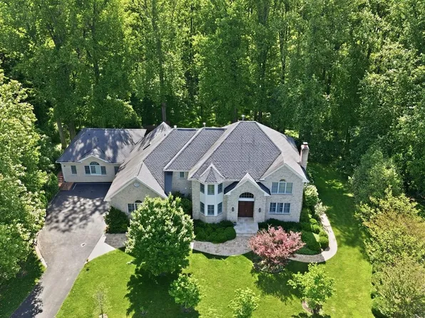 9703 Mill Race Estates Dr, Vienna, VA 22182