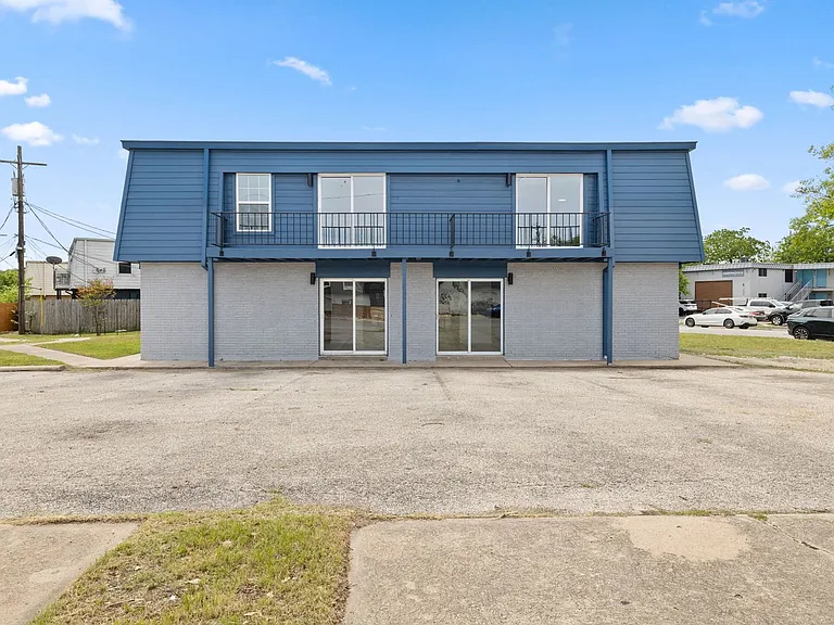 301 E Croslin St #101 — Photo 13