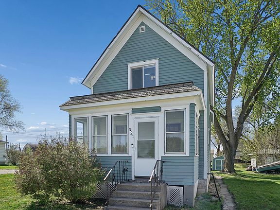 2nd image of 321 1st St NE