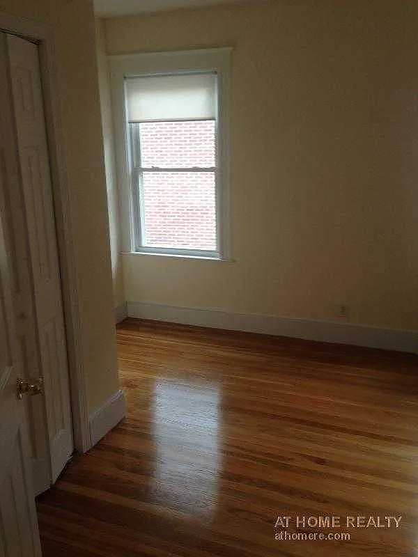 4 bed, 1.5 bath, $4,000 — Photo 2