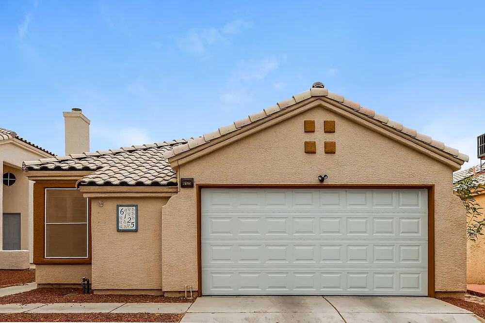 2 bed, 2.0 bath, 1311 sqft, $1,695 — Photo 1