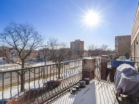 3rd image of 4220 S King Dr APT 4S