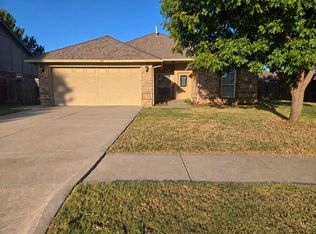 811 Dogwood Ct, Moore, OK 73160
