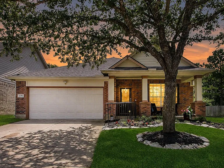 11302 N Creekwood Hills Ln — Photo 1