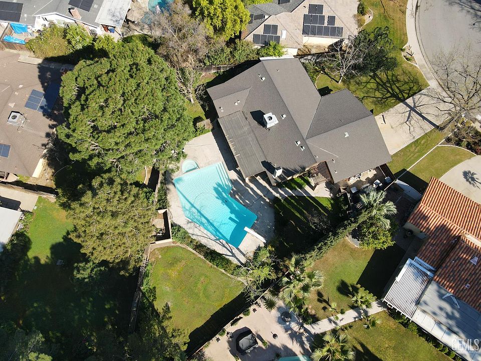 2nd image of 601 Winchester St