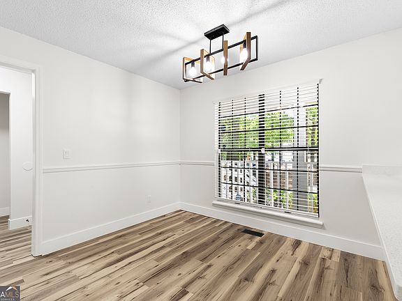 4th image of 104 Lori Ct