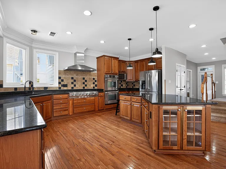 19503 Waneta Dr — Photo 11