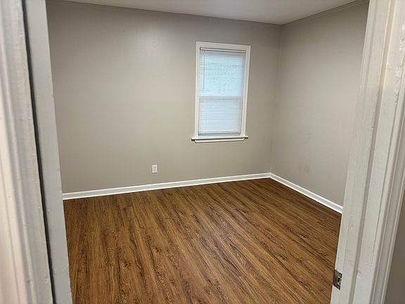 5th image of 1560 Maplewood St