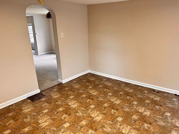 5th image of 311 N Main St