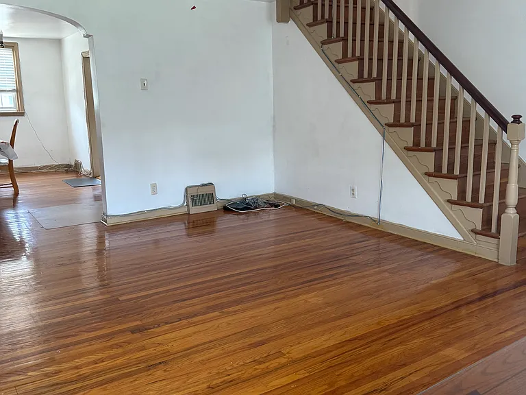 2126 Glenview St — Photo 3