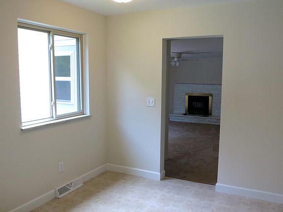 4th image of 422 Oakwood Dr