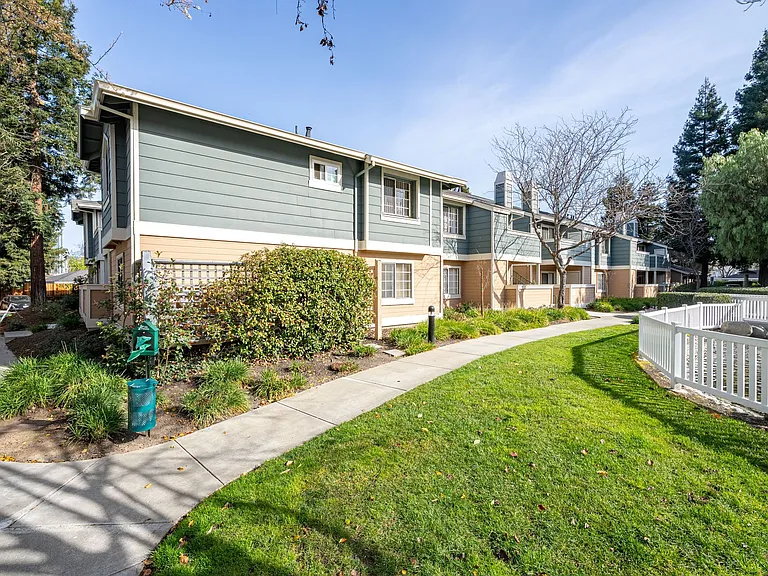 PORTOLA MEADOWS — Photo 18