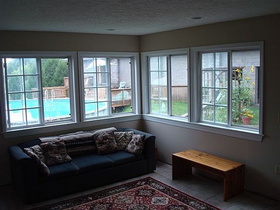 sun/rec rm.-view to pool