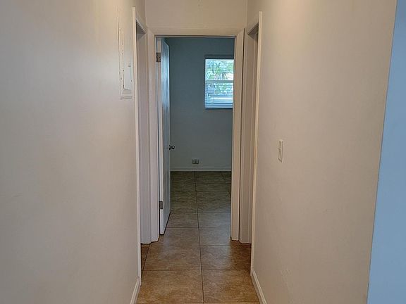 4th image of 656 SE 19th Ave #6