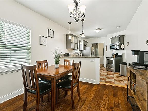 3rd image of 419-21 Derbigny St